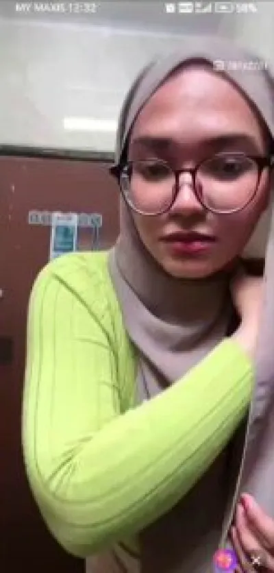 Yungrosa Colmek Hijab 8 Dollar Mengalir